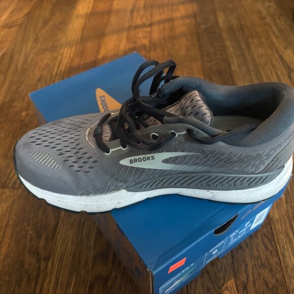Brooks Addiction GTS 15 - Picture 2 of 4